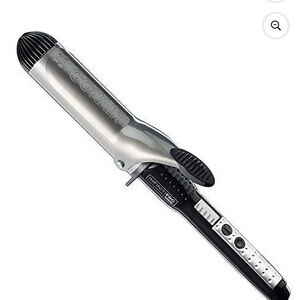InfinitiPRO Conair 1.5 in barrel curling iron